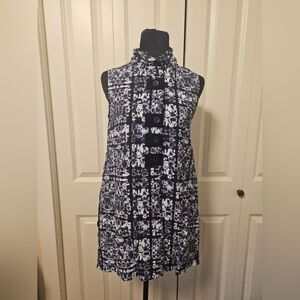 Carre Noir Womens Sleeveless Blouse with Pockets Ruffled Neck Line SZ S